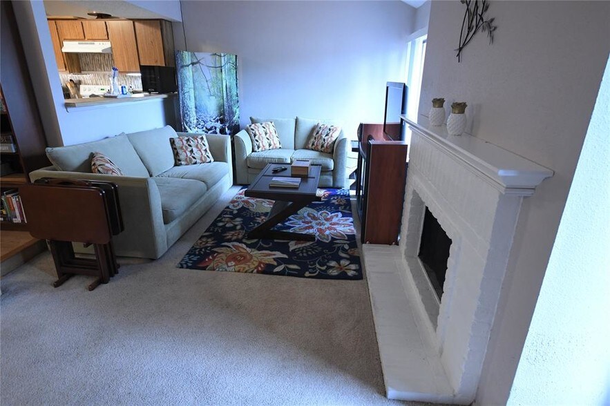 Bright Sunny Living Area - 3174 Windchase Blvd