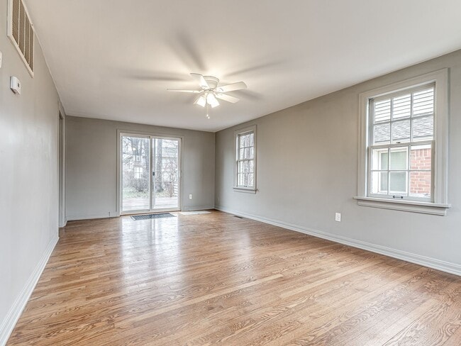 Building Photo - Charming 2bed/1.5 bath minutes from Plaza in Aurora Neighborhood - Appliances, Garage + Storm She...