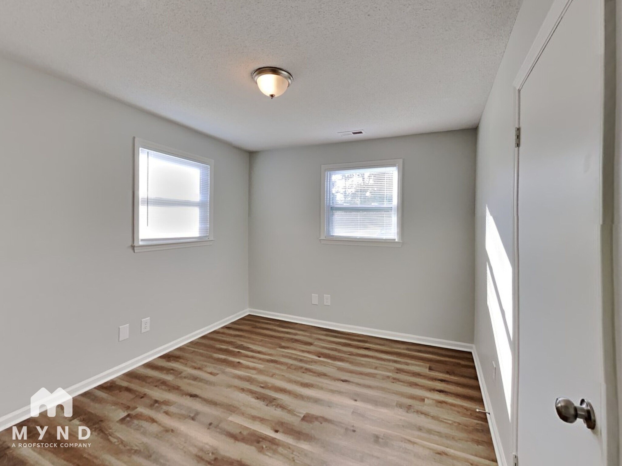 Building Photo - 211 Buckskin Dr