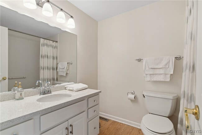 Building Photo - 104 Lookout Cir