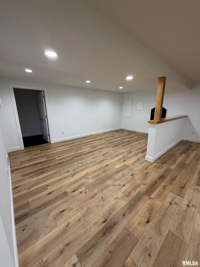 Building Photo - 2625 E 56th Ct