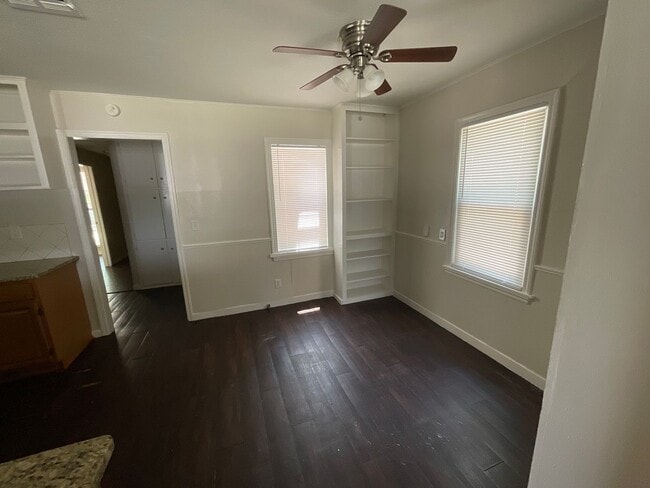 Building Photo - 308 E Kittyhawk Dr