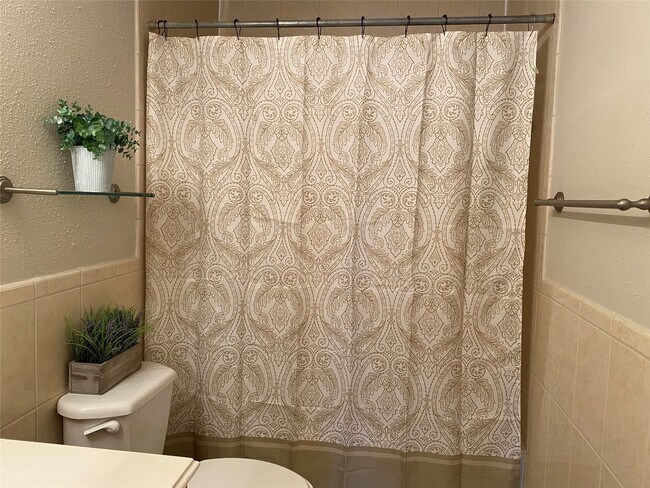 Building Photo - 2415 Poco Dr