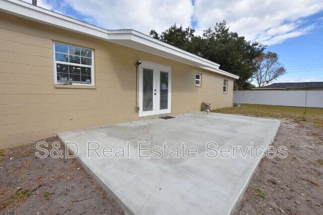 Building Photo - 4208 Ridge Rd