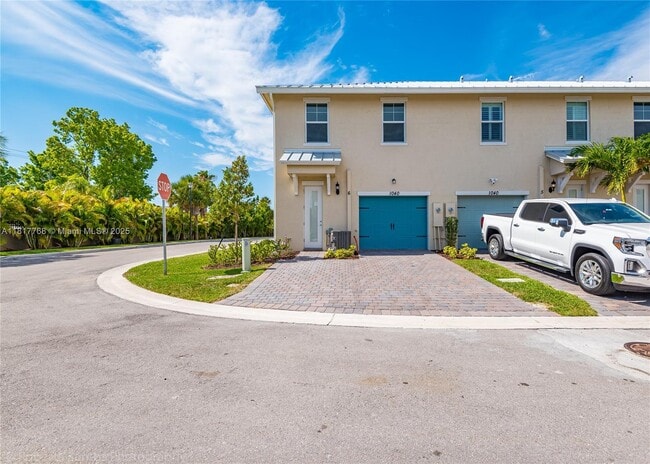 Building Photo - 1040 Eucalyptus Dr