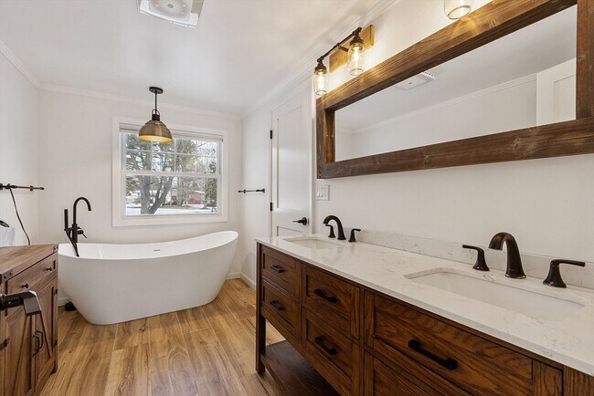 Building Photo - 9 West Rd