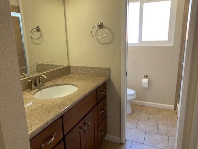 Building Photo - Adorable well maintained 3 bedroom 2 bath ...