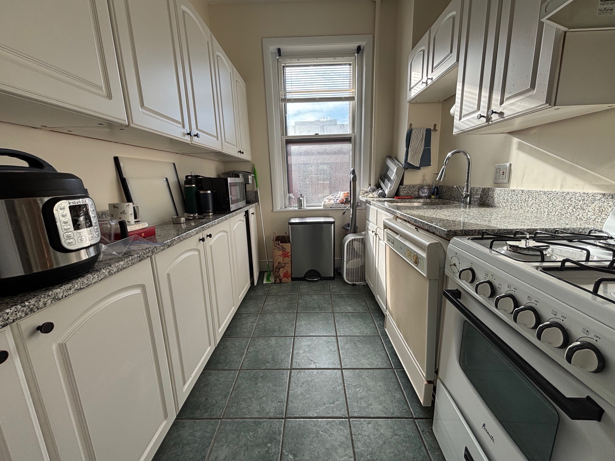 Building Photo - 19 Irving St