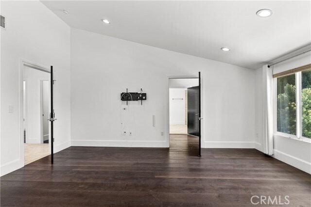 Building Photo - 16544 Park Ln Dr
