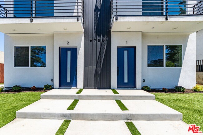 Building Photo - 6702 Balboa Blvd