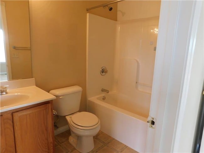 Building Photo - 476 Rosebud Cir