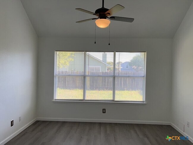 Building Photo - 2503 Armadillo Dr