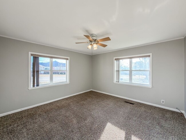 Building Photo - Newly Updated 3 Bed, 2 Bath Home in Greenwood