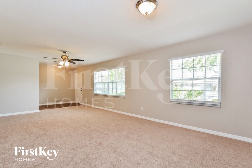 Building Photo - 833 Pine Forest Trail W