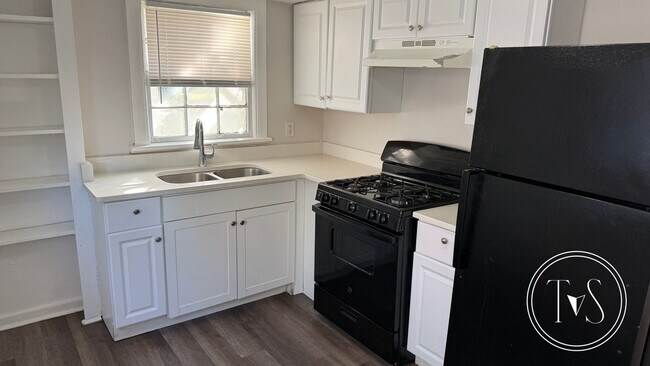 Building Photo - 3706 Montgomery St