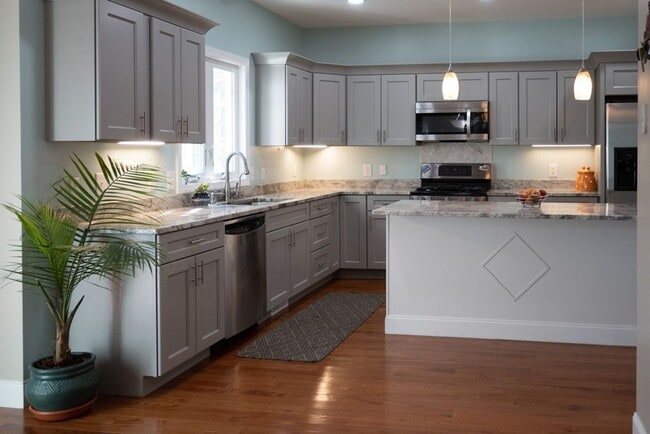 Building Photo - ? GORGEOUS COLONIAL – 4 BED / 2.5 BATH ?