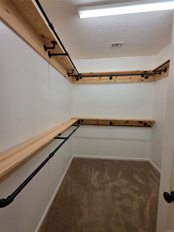 Building Photo - 2230 Kingsbury Dr