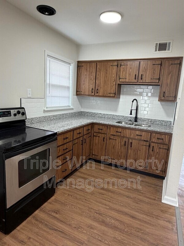 Building Photo - 7560 Alicia Ave