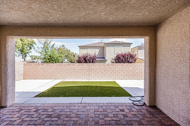 Building Photo - Beautiful Home in a Gated Community