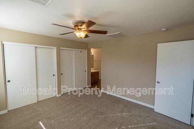 Building Photo - 2035 W Gold Dust Ave