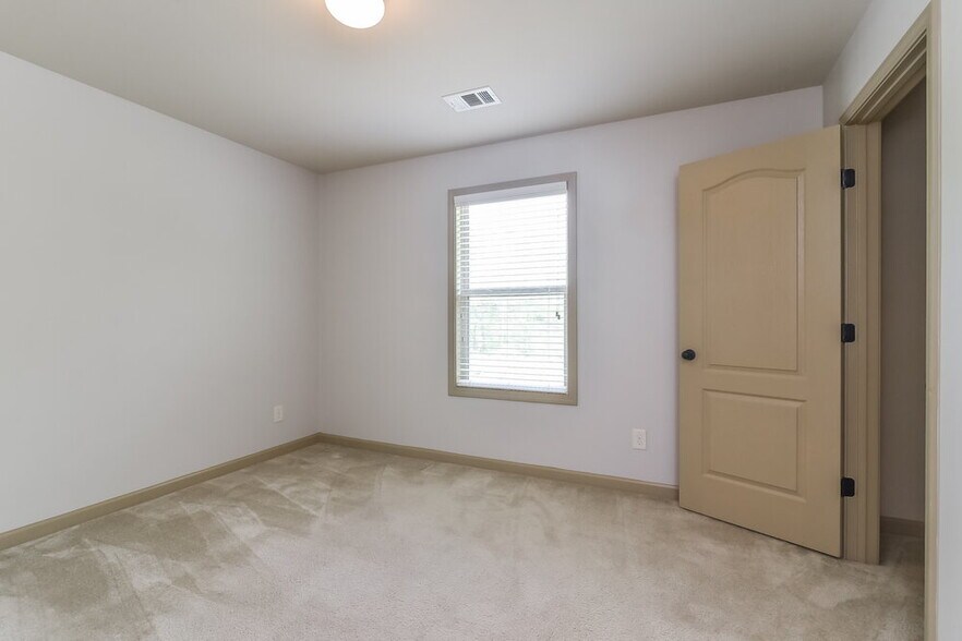 Building Photo - 3096 Montauk Hill Dr NE