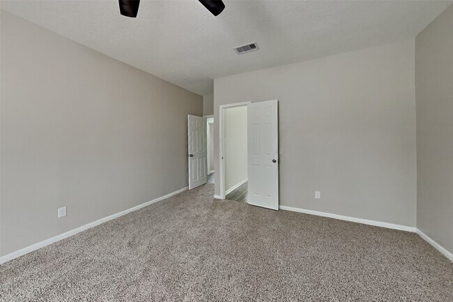 Building Photo - 8015 Democracy Ct