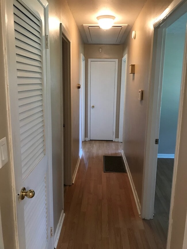 Building Photo - 330 Monte Vista Rd