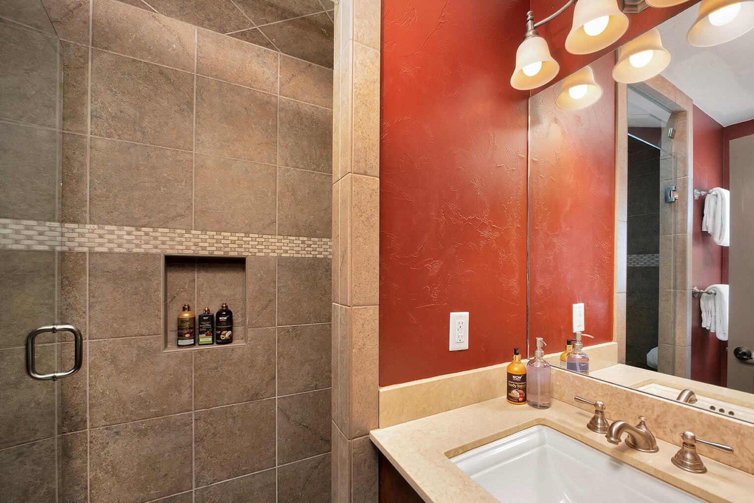 Building Photo - 747 W Pacific Ave