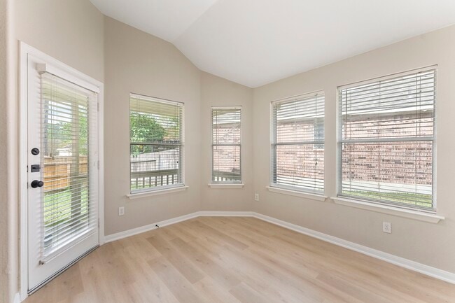 Building Photo - 99 E Foxbriar Forest Cir