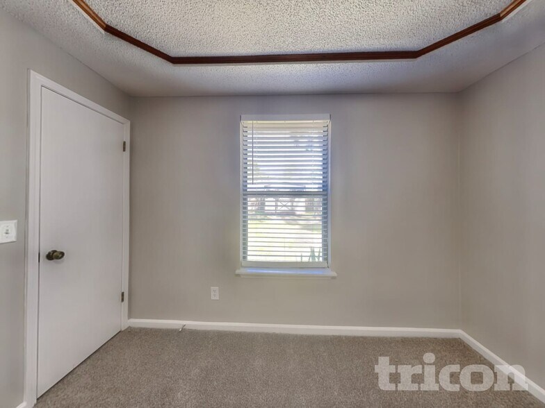 Building Photo - 3121 Southwell Ct