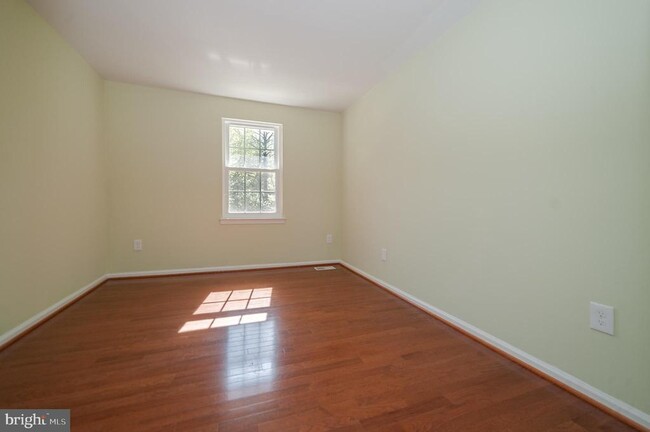 Building Photo - 5725 Walnut Wood Ln