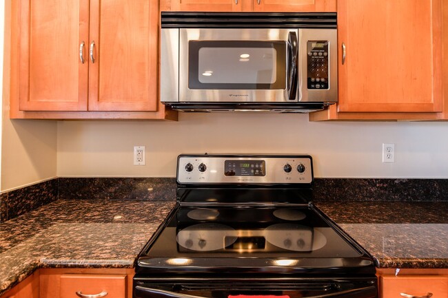 Building Photo - Stylish Condo in Hill East - Parking Space...