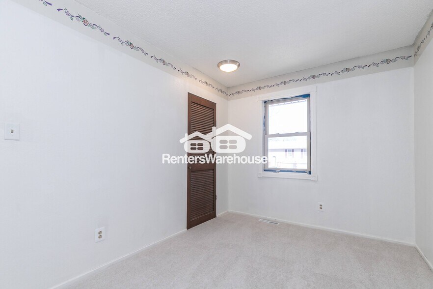 Building Photo - 203 Village Ln