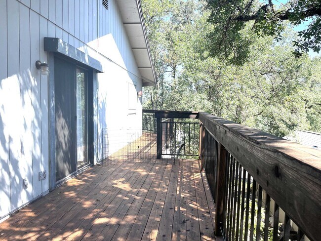 Building Photo - 3 bedroom 3 bath plus a large room downstairs in Lake Wildwood, Penn Valley, CA