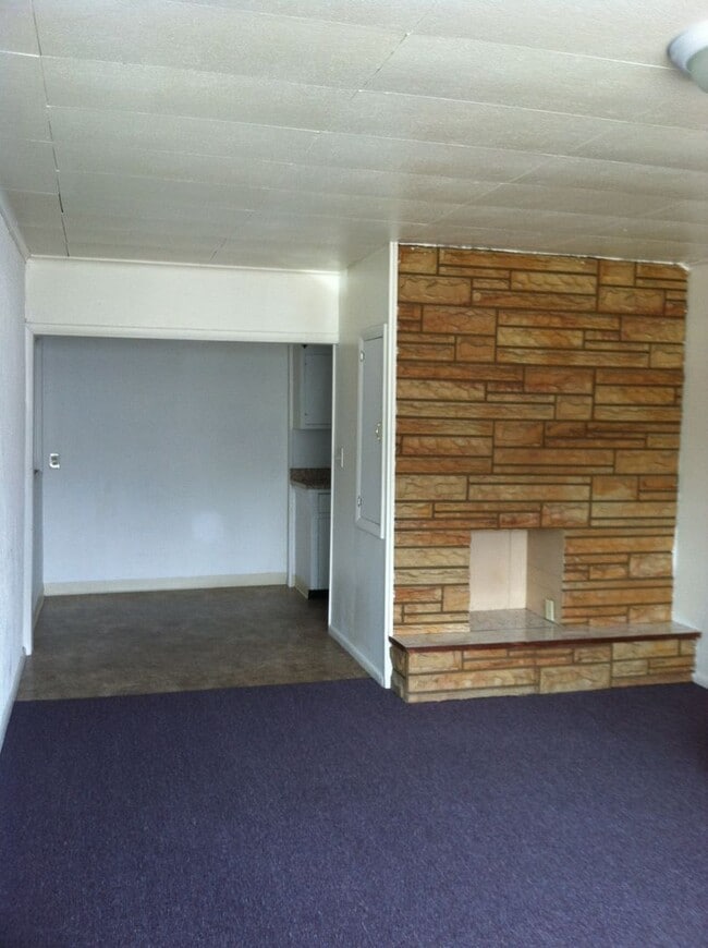 Building Photo - 612 13th St S