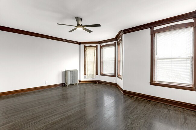 Building Photo - 6360 S Greenwood Ave