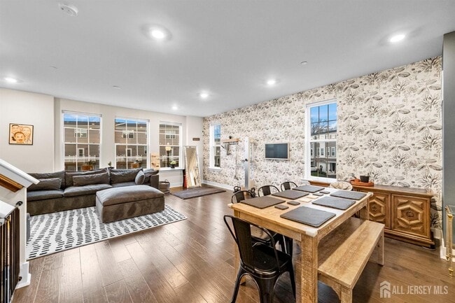 Building Photo - 1901 Swales Ct