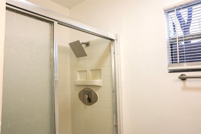 Building Photo - 10 Jenkins St