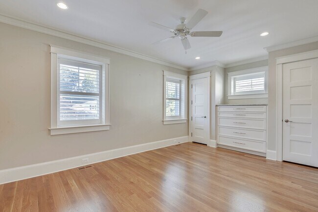 Building Photo - 5br Bethesda Home for Rent