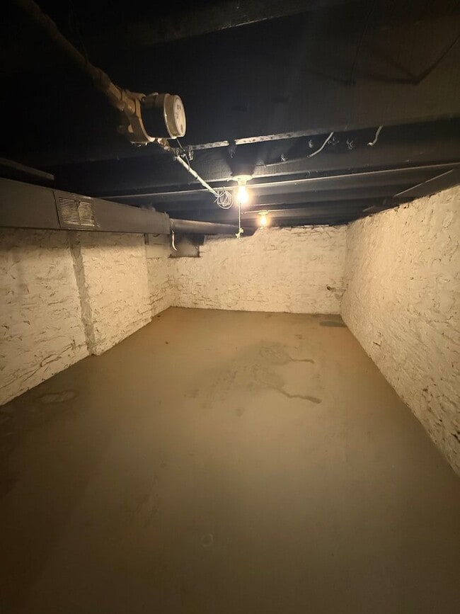 Building Photo - 3-Bedroom, 2.5-Bath Spacious Townhome located in Merion Village