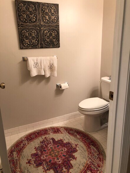 Half bath - 1660 Beekman Pl NW