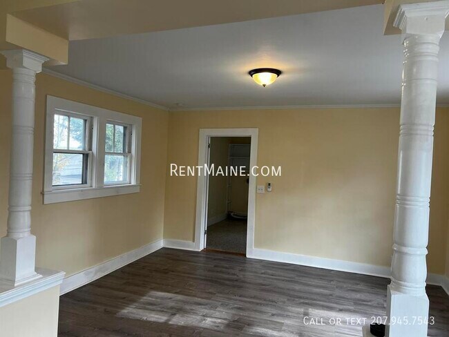 Building Photo - 92 Main Rd N