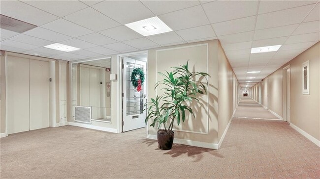 Building Photo - 2637 Peachtree Rd NE