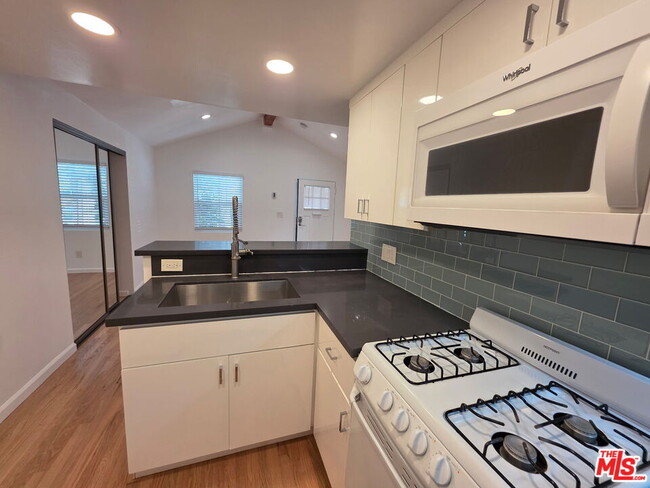 Building Photo - 311 N Venice Blvd