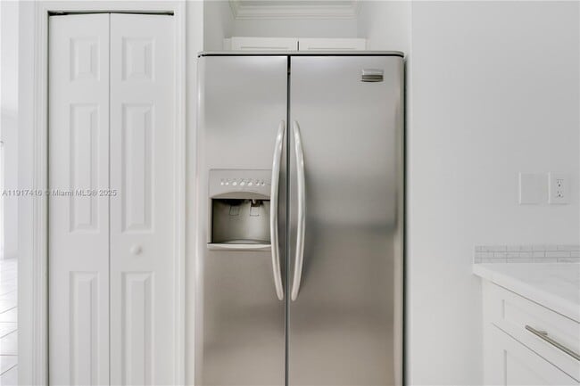 Building Photo - 9481 SW 78th Ave