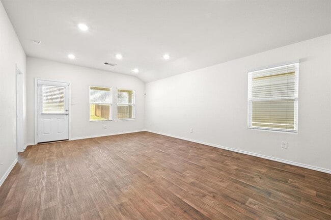 Building Photo - 412 Sickle Lp