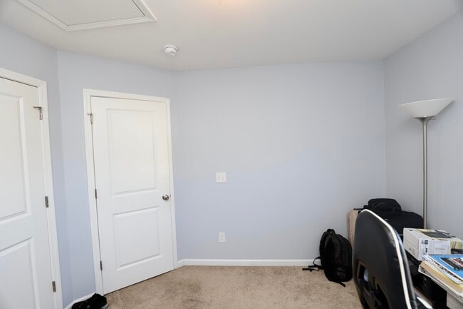 Building Photo - 1009 Providence Plantation Dr