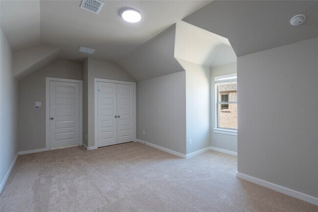 Building Photo - 712 Melody Hl Dr