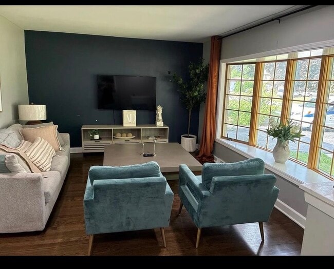 Building Photo - 436 Springhill Dr