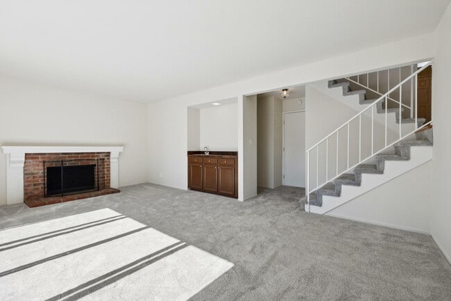 Building Photo - 2016 Fairmont Dr